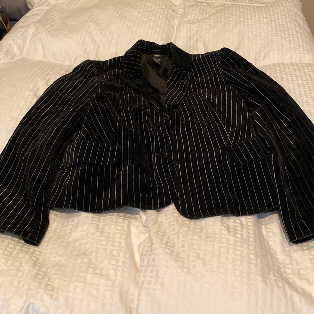 I’m selling this velvet pinstriped blazer.